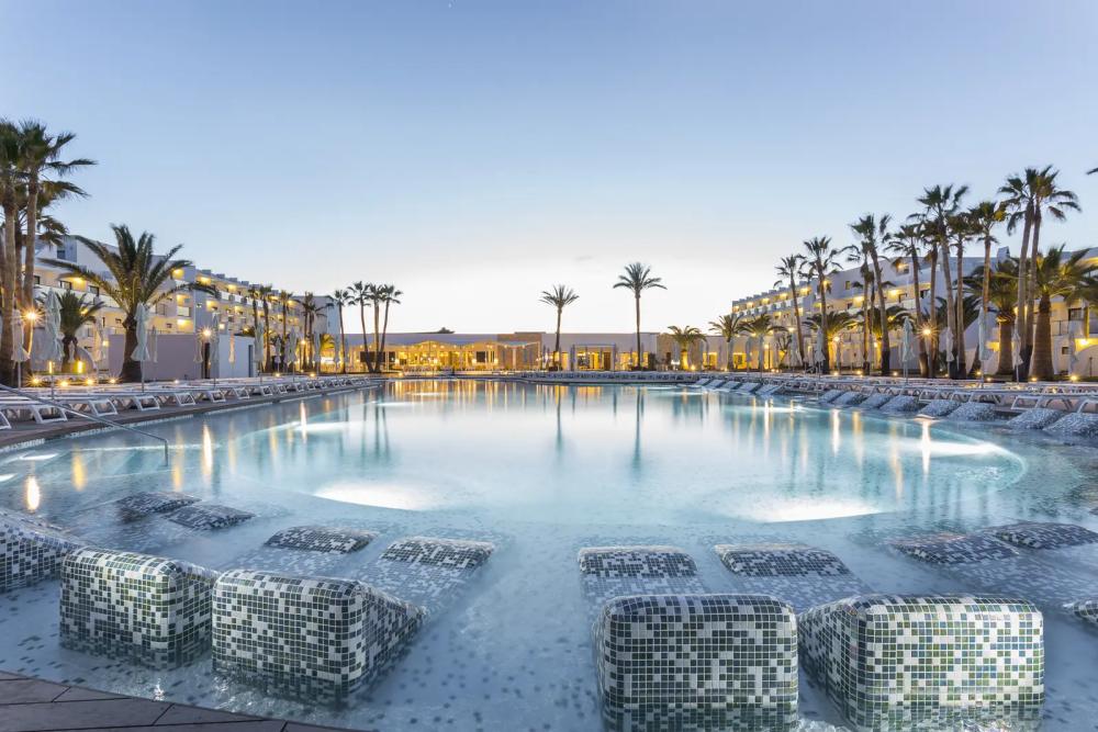 Glijbanenhotel op Ibiza