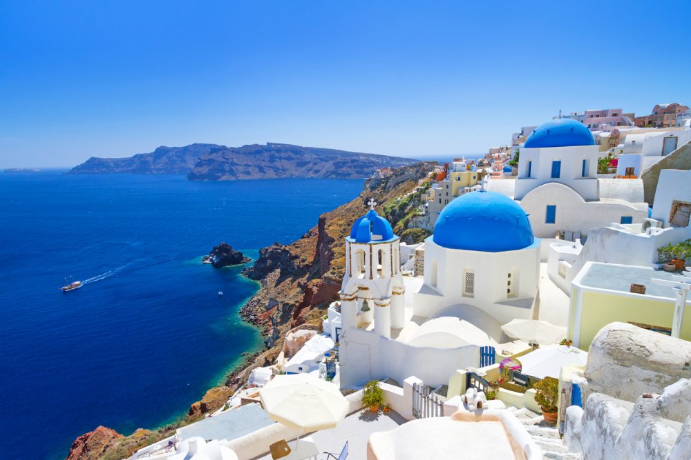 mooiste uitzicht op griekse witte huisjes met blauwe daken griekenland