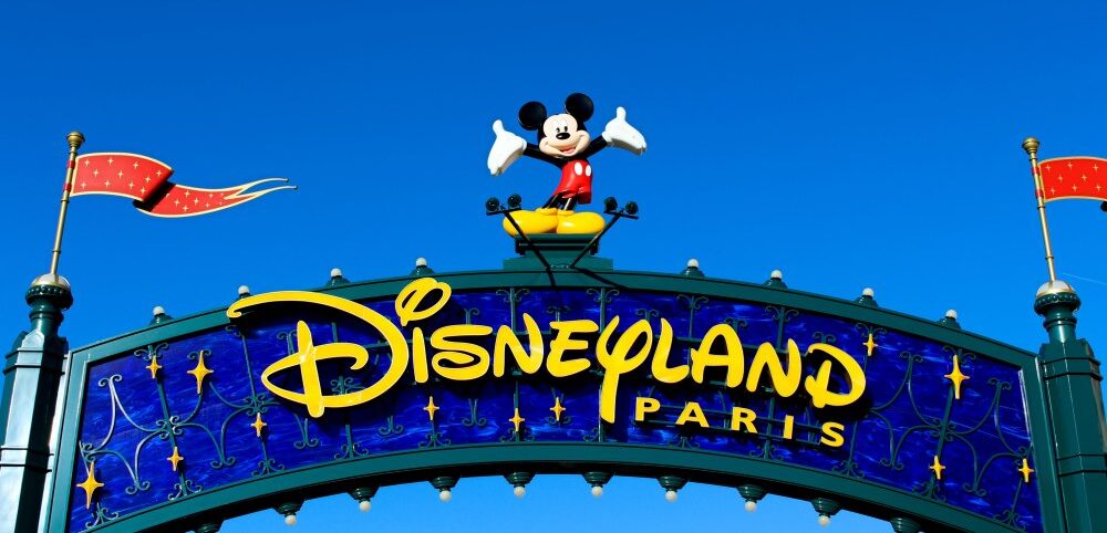 Last minute Disneyland aanbiedingen. Naar disneyland met de auto? Bekijk hier alle aanbiedingen voor een weekend Disneyland
