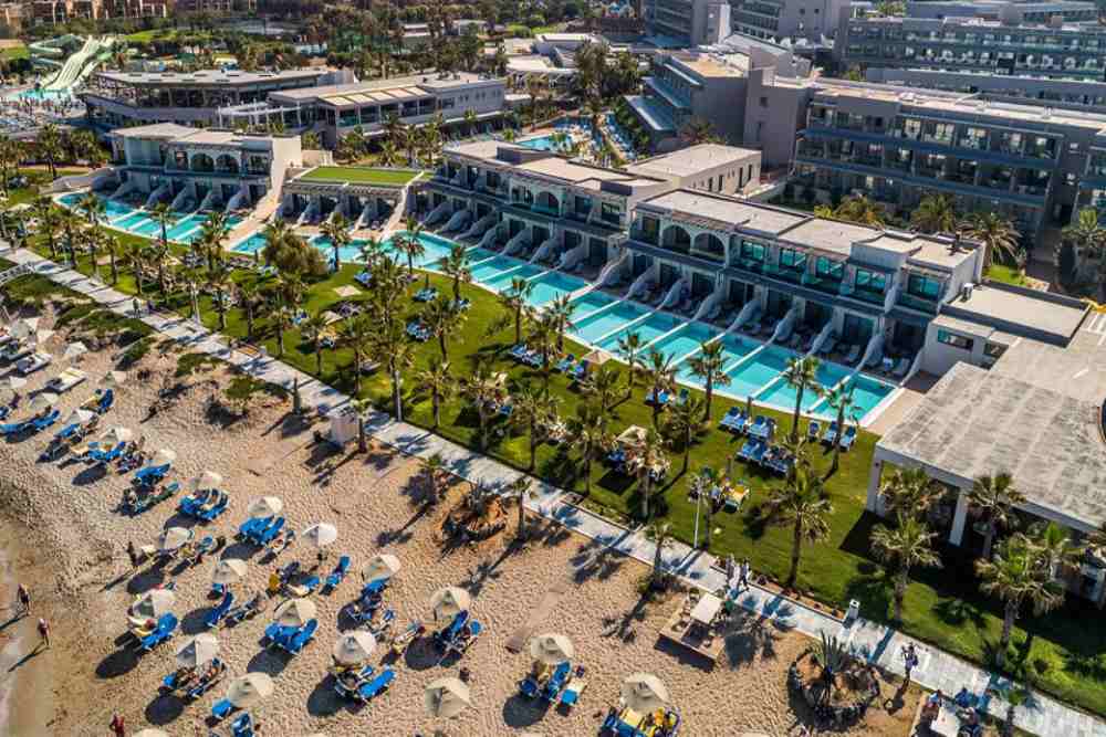 hotel met glijbanen kreta