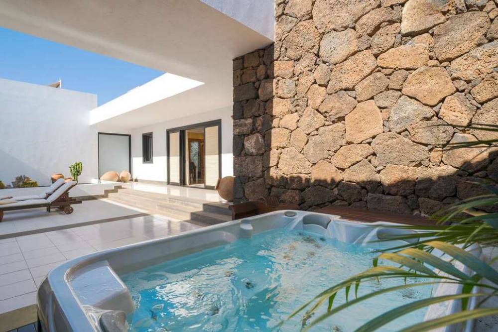 luxe lanzarote hotels