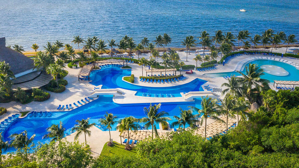 BlueBay Grand Esmeralda Mexico