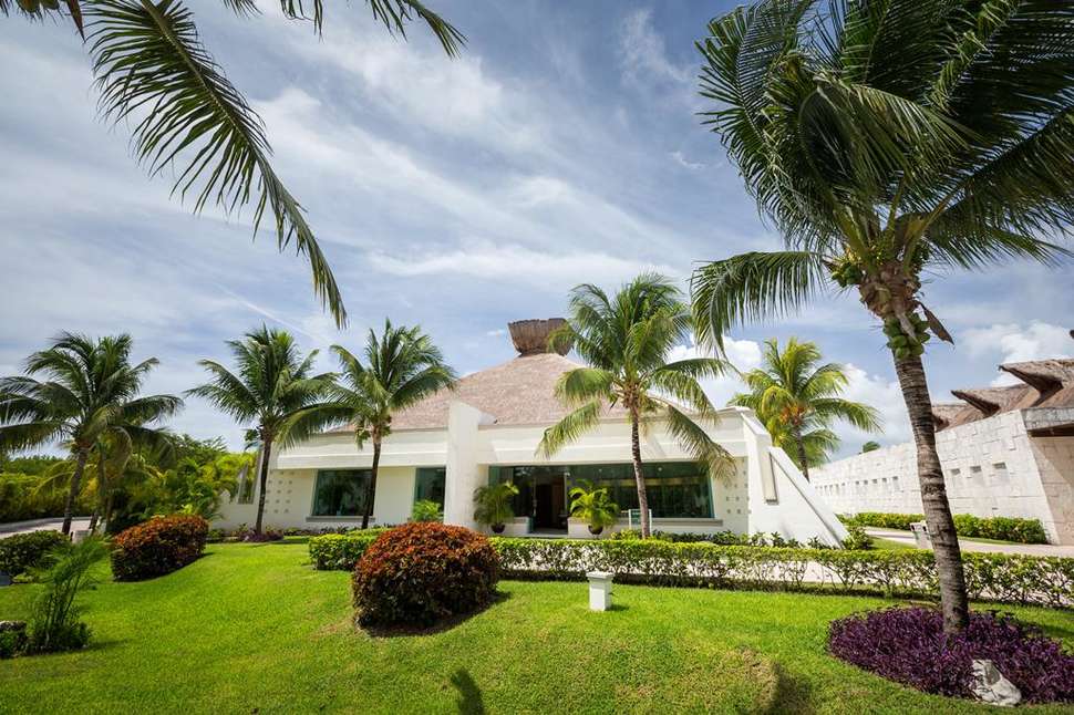 BlueBay Grand Esmeralda Mexico