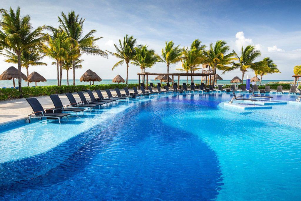 Hotel Bluebay Grand Esmeralda Yucatan Mexico