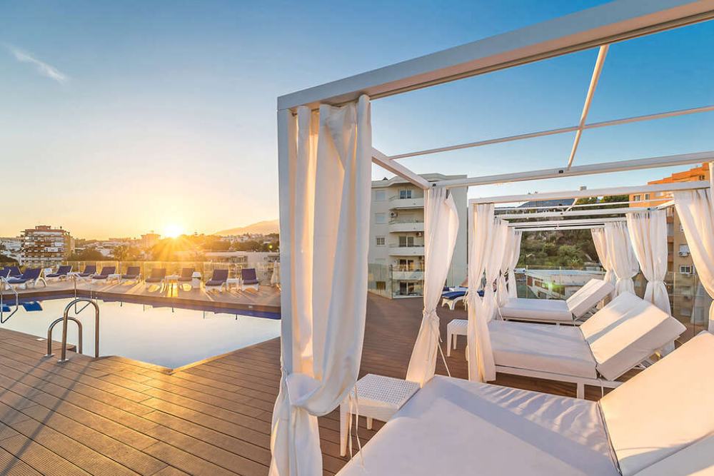 vlucht hotel carihuela