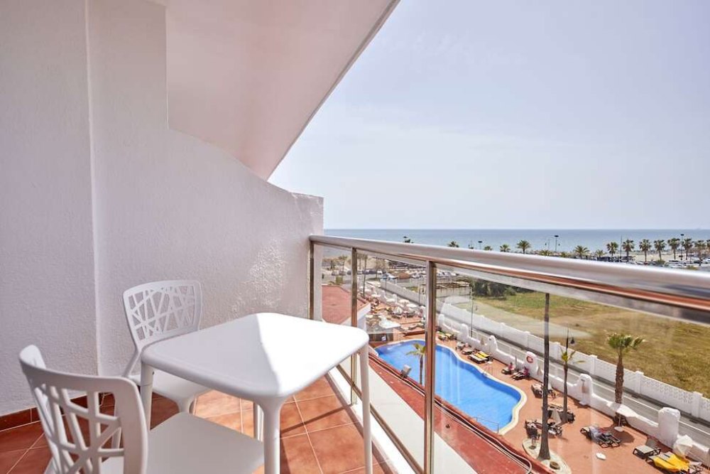 vlucht en hotel carihuela spanje