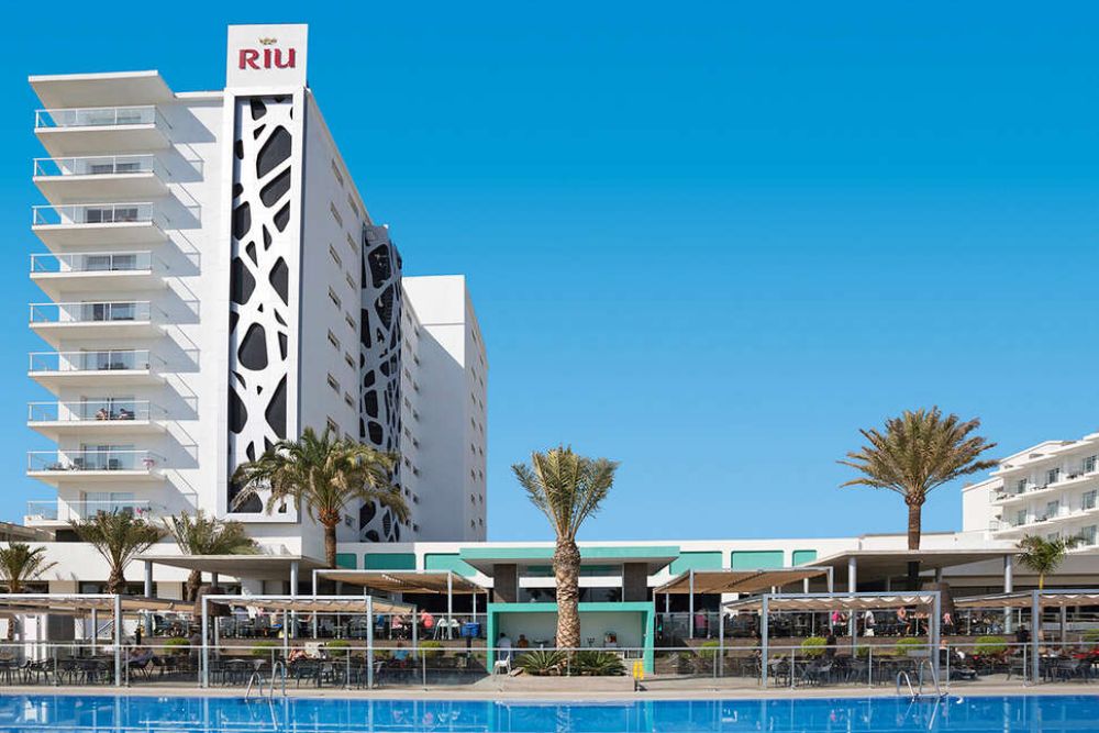 vlucht hotel carihuela