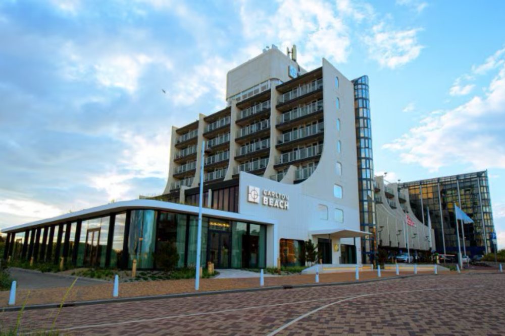 Carlton Beach Hotel korting