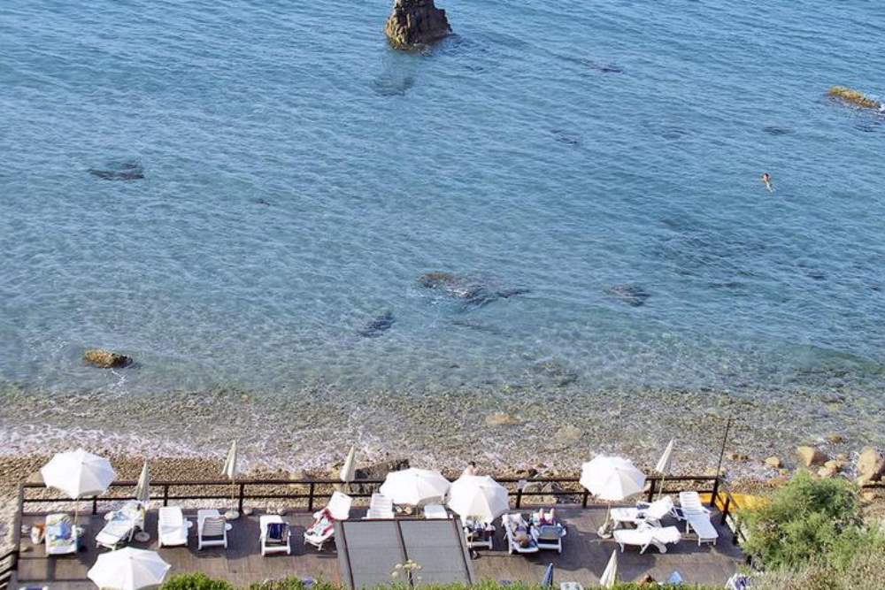 Luxe hotel op Sicilië aan het strand