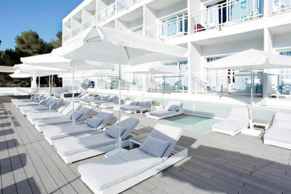 Adults only hotels op Ibiza aan het strand