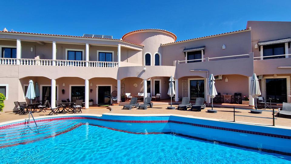 Casa Rosa Montes Algarve Portugal