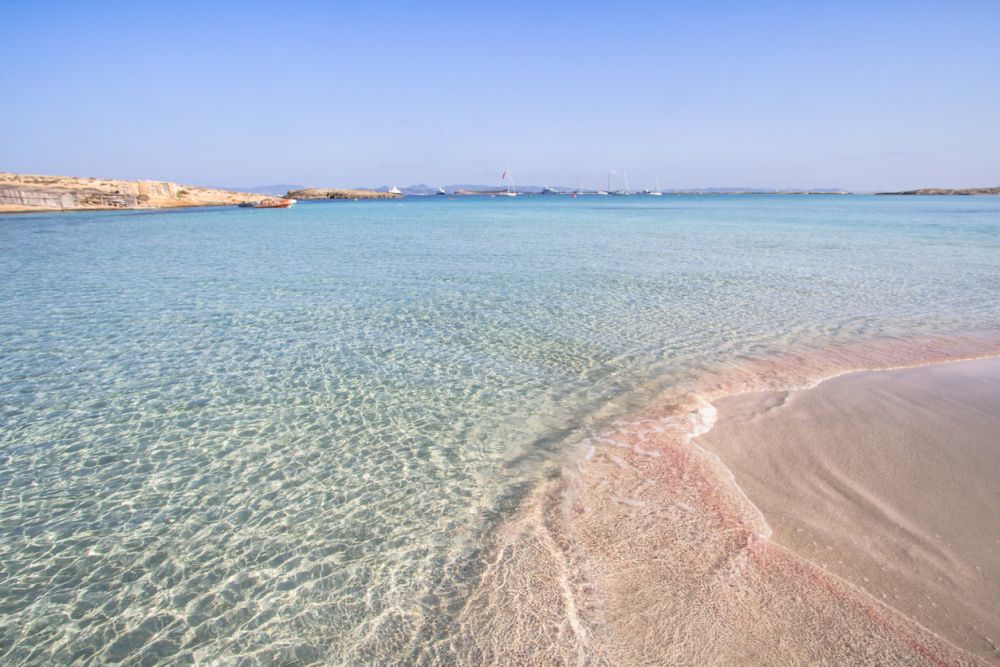 roze strand spanje formentera