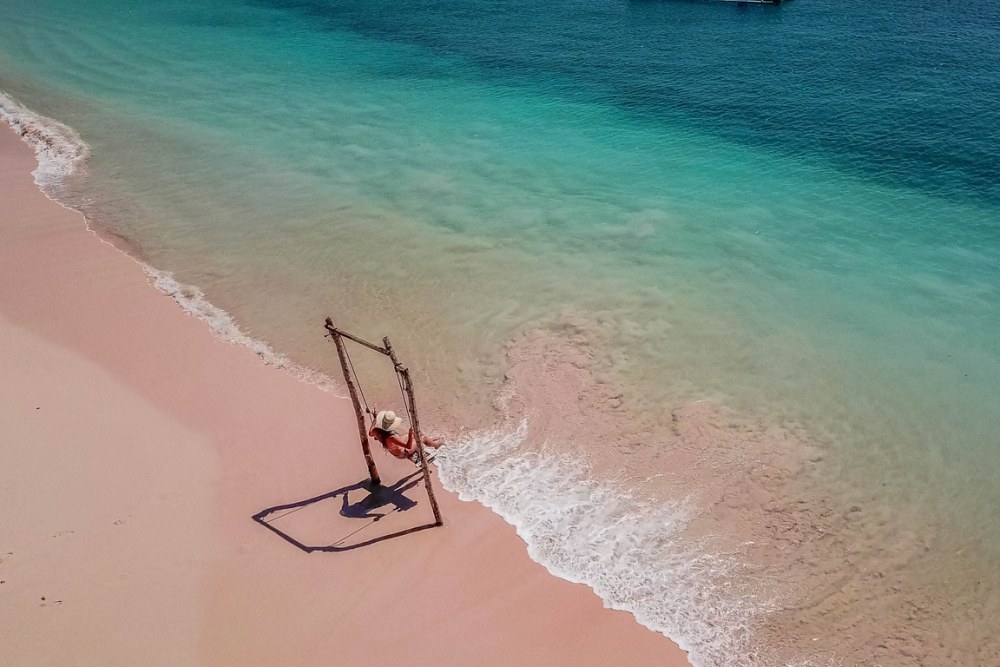 roze strand indonesie lombok