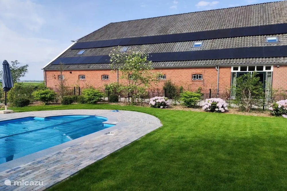 vakantiehuis met zwembad nederland 20 personen 