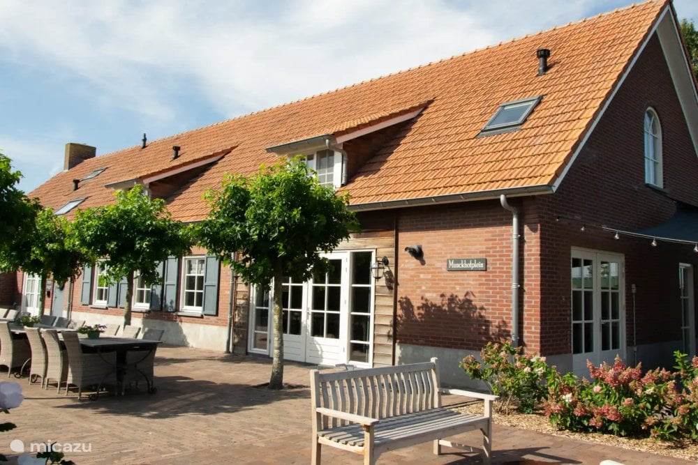 vakantiehuis met zwembad nederland 20 personen 