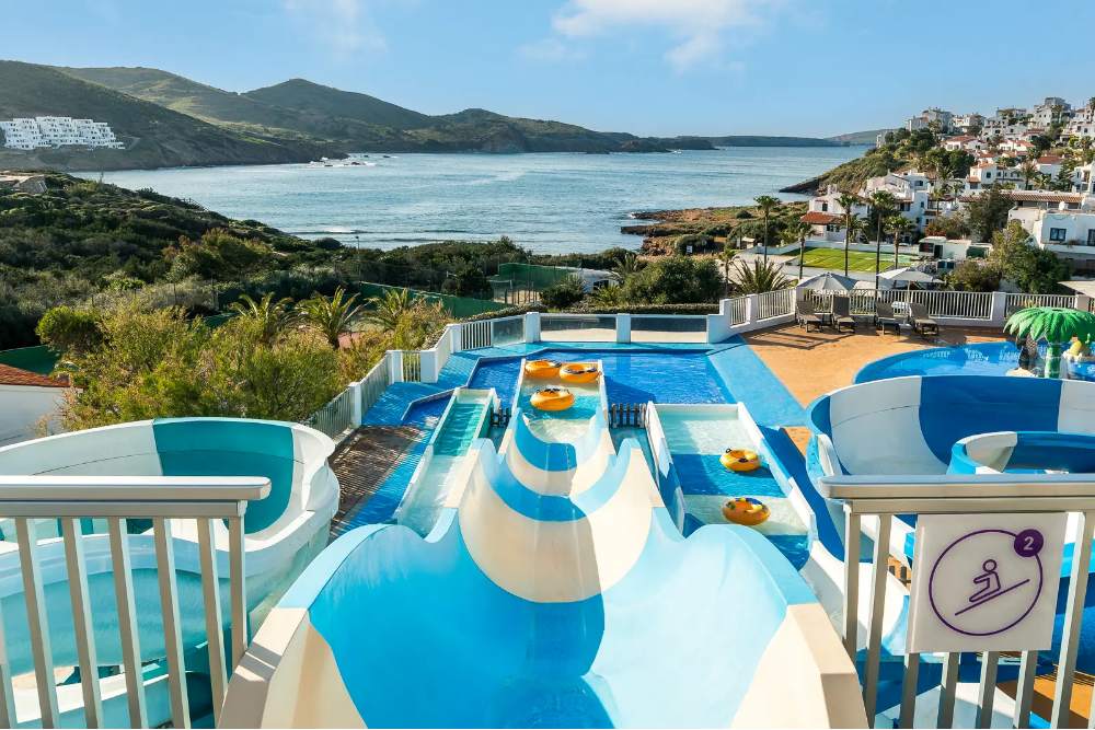 luxe resort spanje met glijbanen