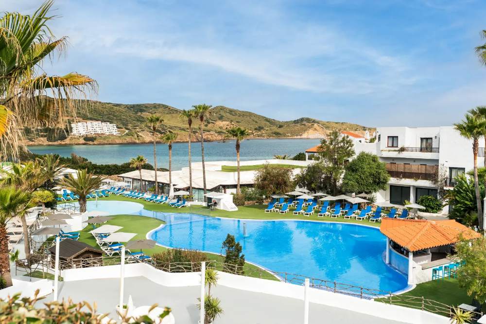 hotel met glijbanen menorca spanje
