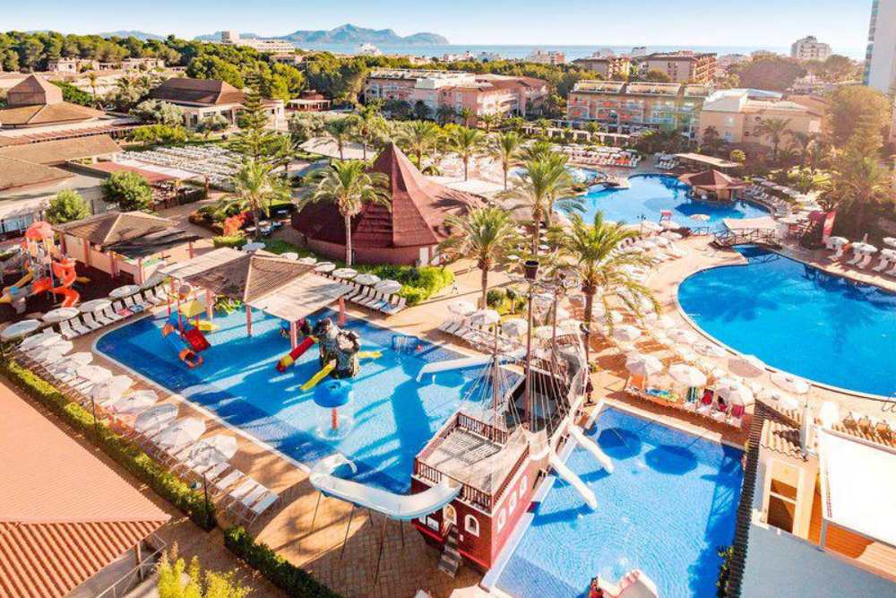 hotel met glijbanen spanje