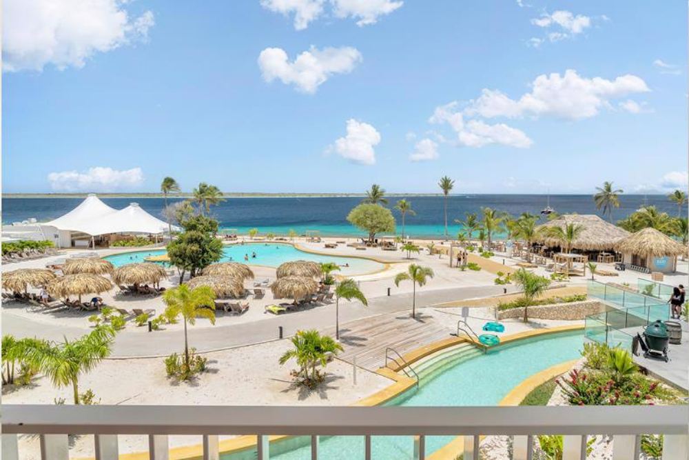nieuw resort bonaire lazy river