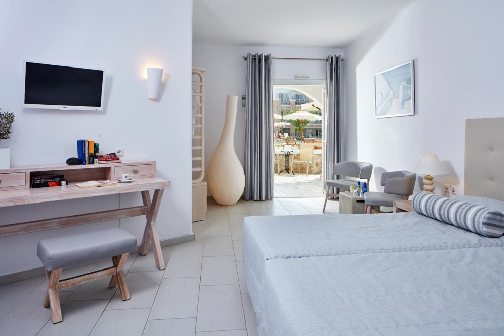 santorini resorts​ 