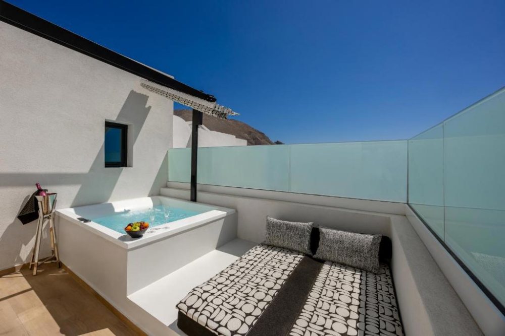 santorini resorts​ 