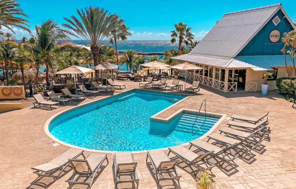 hotels aan mambo beach curacao​