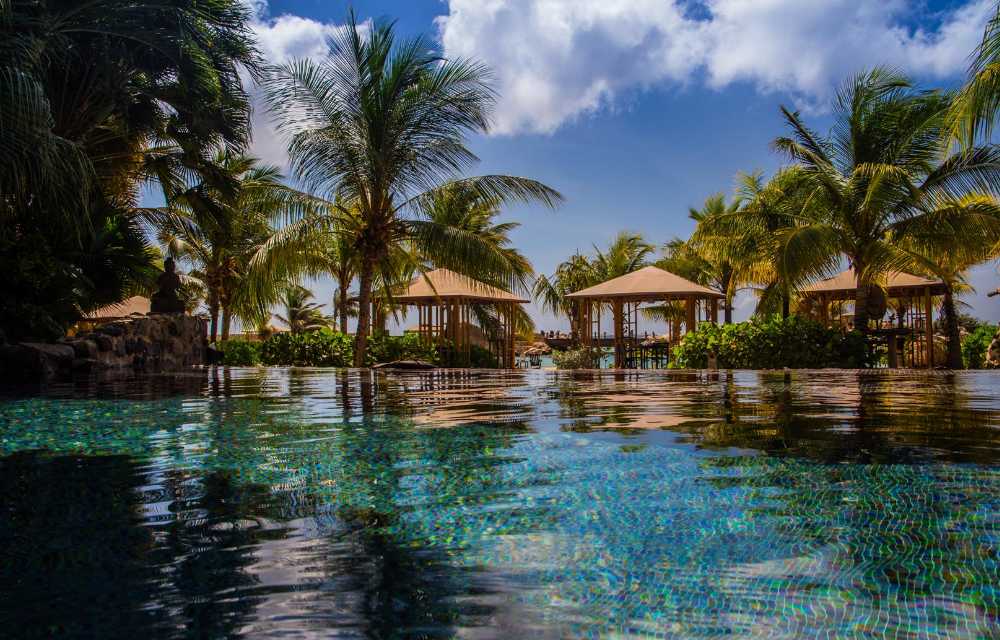 hotels mambo beach curacao