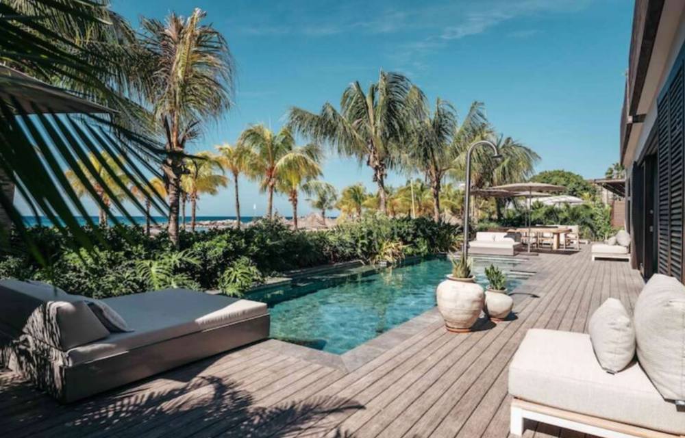 hotels bij mambo beach op curacao