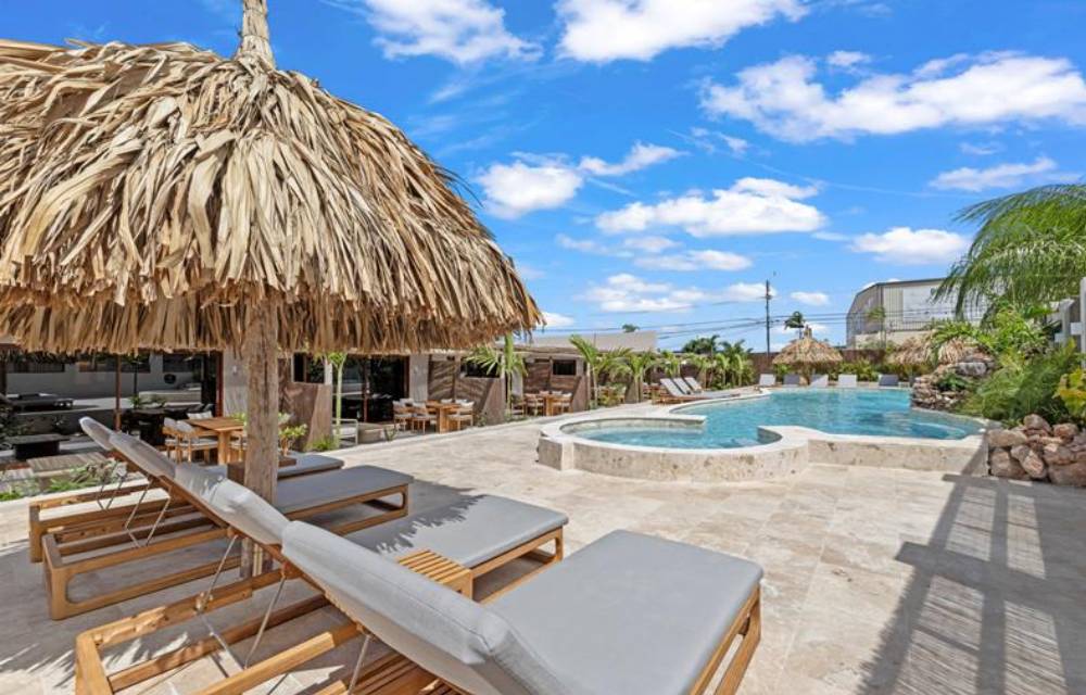 hotel mambo beach curacao​