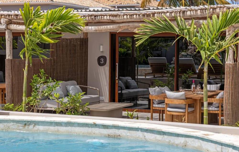 hotel mambo beach op curacao