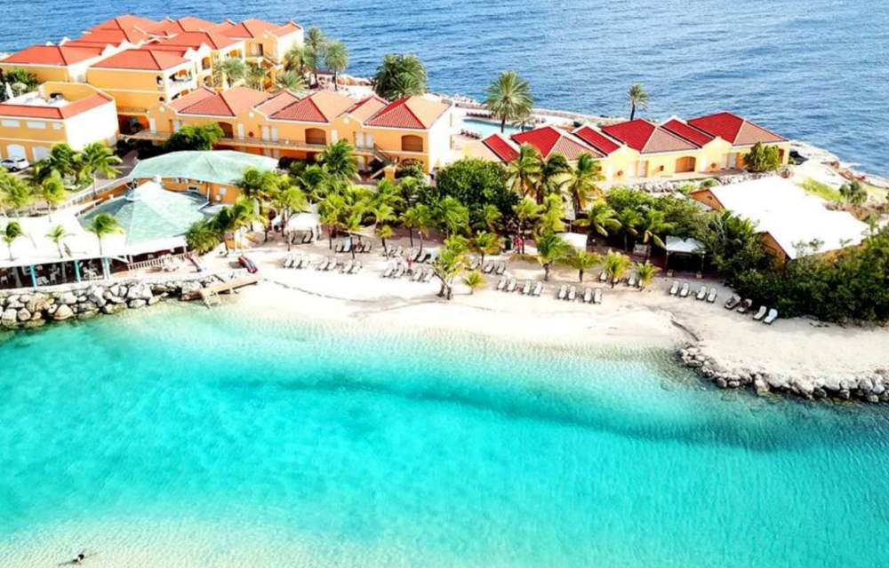 hotel bij mambo beach op curacao