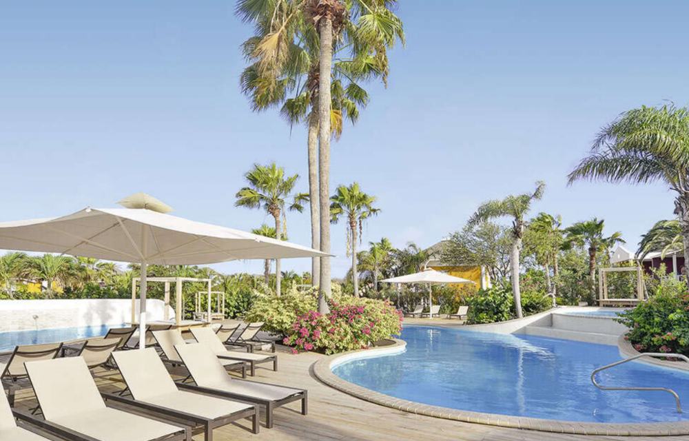 hotel aan mambo beach curacao​