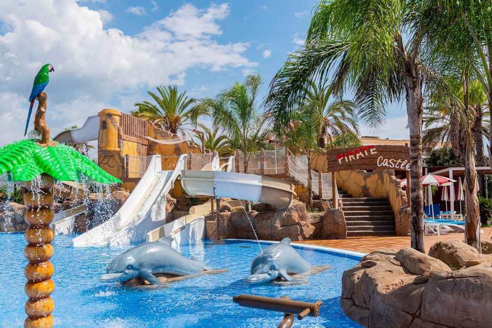hotel met glijbanen costa brava