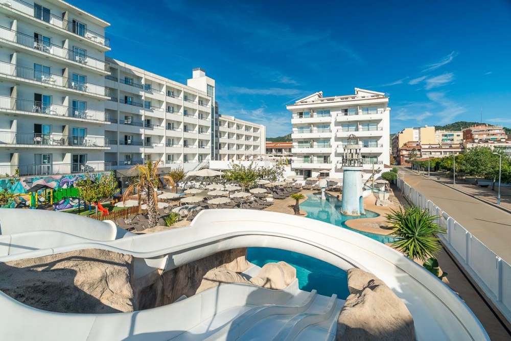 costa brava hotel met glijbanen