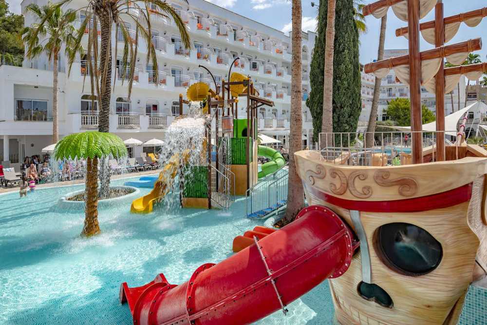 costa brava hotel met glijbanen
