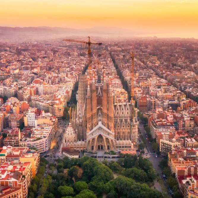 Spanje-Barcelona-straten-sagrada-familia