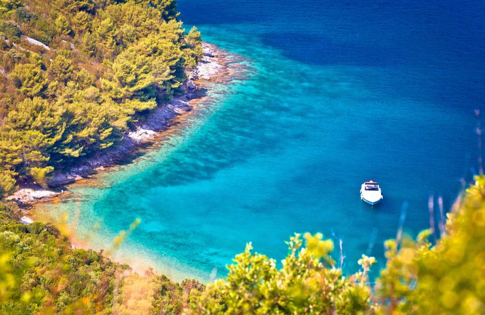 Dugi-Otok-Eiland-Kroatie-Bootje-Zee