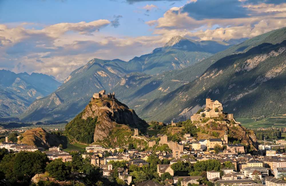 Wallis-Zwiterserland-Hoofdstad-Sion-Bergen zwitserland-tips-herfstvakantie-auto
