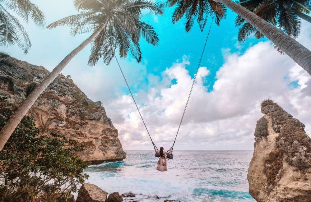 Kelingking-Beach-Nusa-Penida-Schommel Kelingking beach