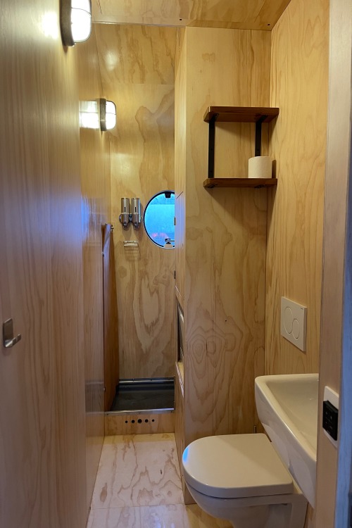 Wikkelboat-Rotterdam-Interieur-Badkamer